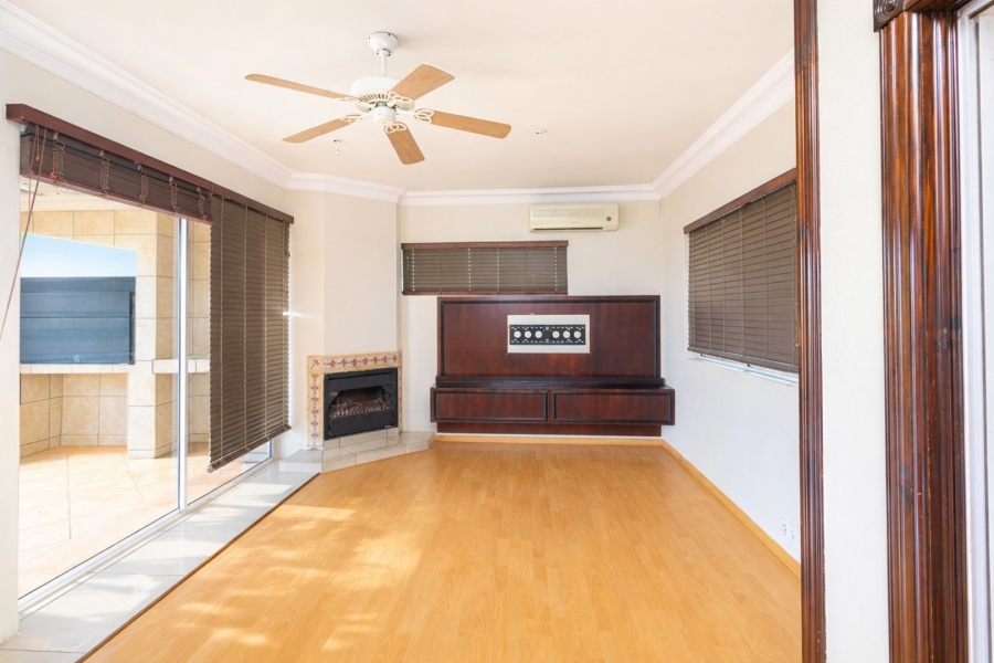 5 Bedroom Property for Sale in Caribbean Beach Club North West